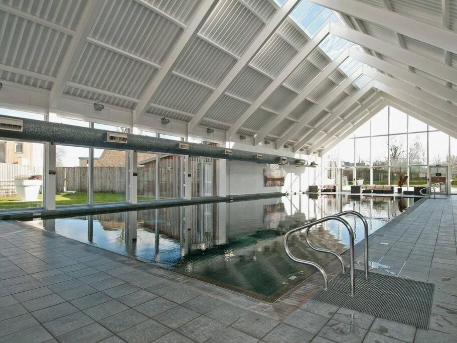 Somerford Keynes Cotswolds Lake Side Home With Luxury Spa Swallows Nest,Lower Mill Estate, Lakeside Home And Spa With A Harry Potter Cupboard Under The Stairs מראה חיצוני תמונה