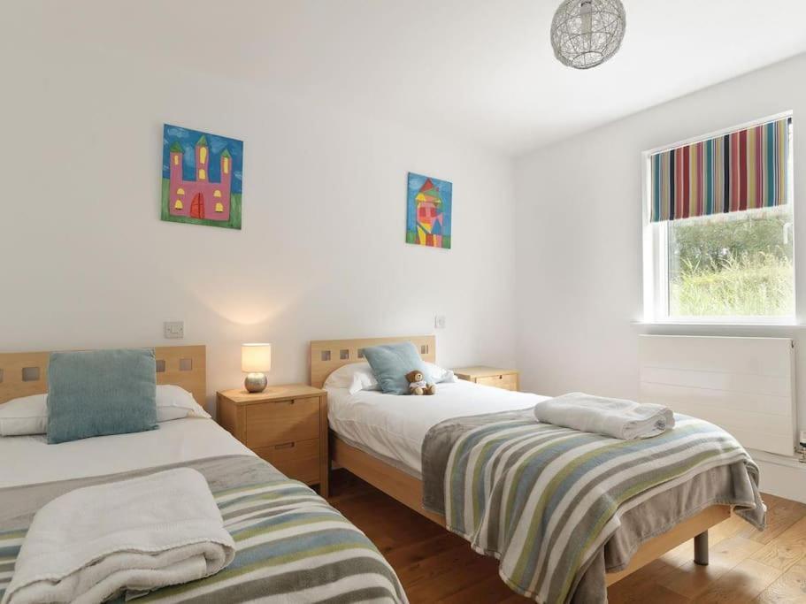 Somerford Keynes Cotswolds Lake Side Home With Luxury Spa Swallows Nest,Lower Mill Estate, Lakeside Home And Spa With A Harry Potter Cupboard Under The Stairs מראה חיצוני תמונה