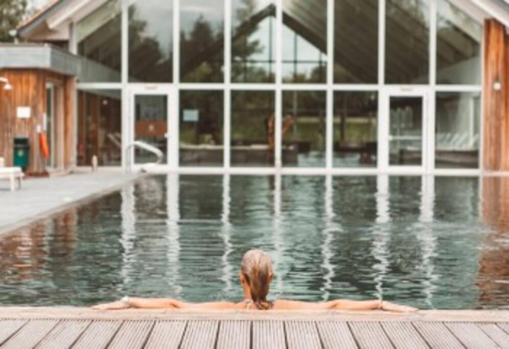 Somerford Keynes Cotswolds Lake Side Home With Luxury Spa Swallows Nest,Lower Mill Estate, Lakeside Home And Spa With A Harry Potter Cupboard Under The Stairs מראה חיצוני תמונה