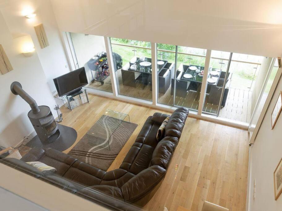Somerford Keynes Cotswolds Lake Side Home With Luxury Spa Swallows Nest,Lower Mill Estate, Lakeside Home And Spa With A Harry Potter Cupboard Under The Stairs מראה חיצוני תמונה
